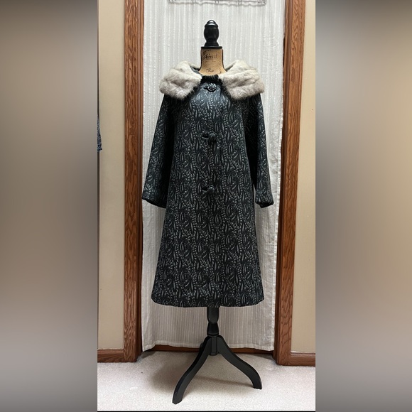 COPY - VTG Golet Brocade Womens Coat Classic Fit Natural Mink Collar - Picture 2 of 14